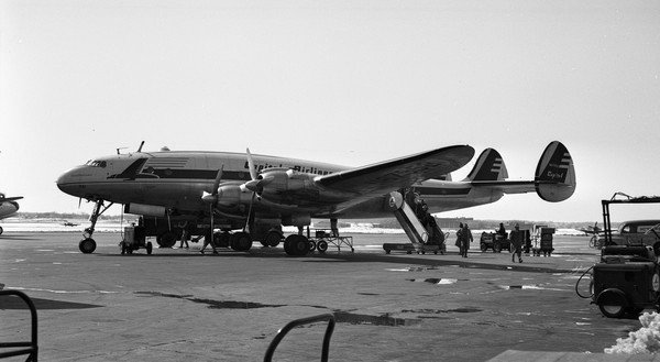 Lockheed L-049
