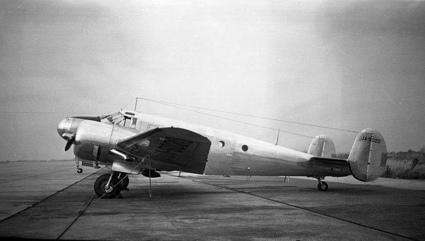 Beechcraft D18